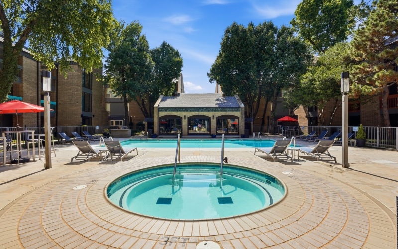 Spa with Pool close by and umbrellas for shade 